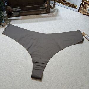 NWT SKIMS THONG